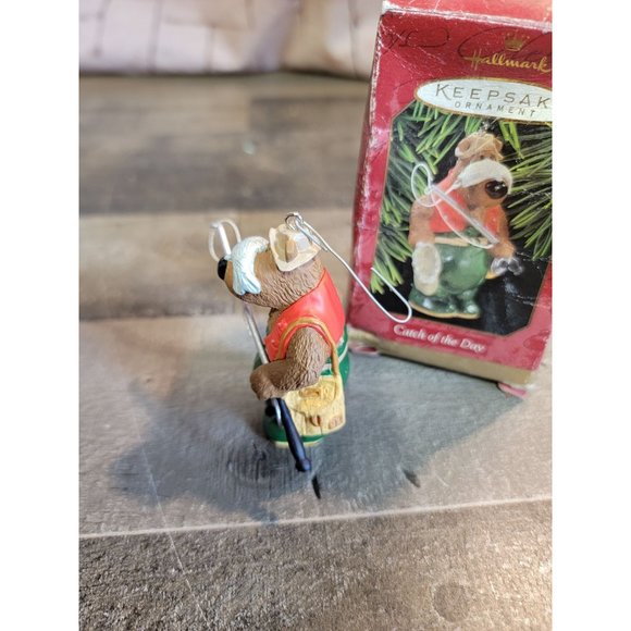 Hallmark Catch of the day 1997 beaver fishing ornament xmas - Picture 4 of 5
